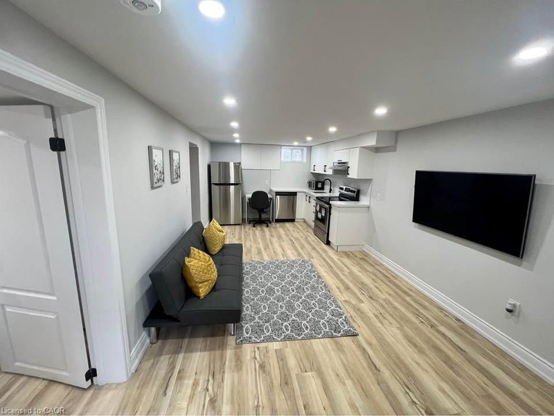 105 Stewart Avenue photo 4