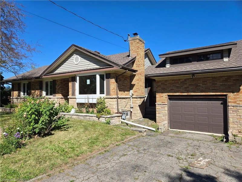 538 Main Street W photo 2