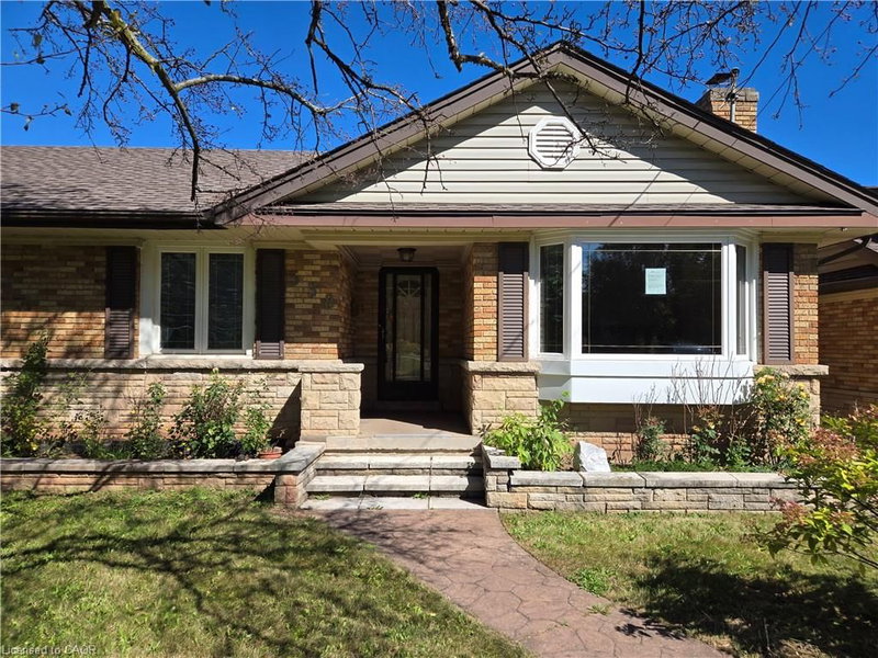 538 Main Street W photo 3