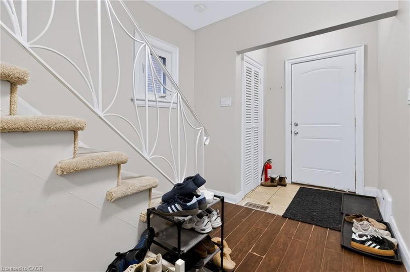 27 Forsyth Avenue S photo 3