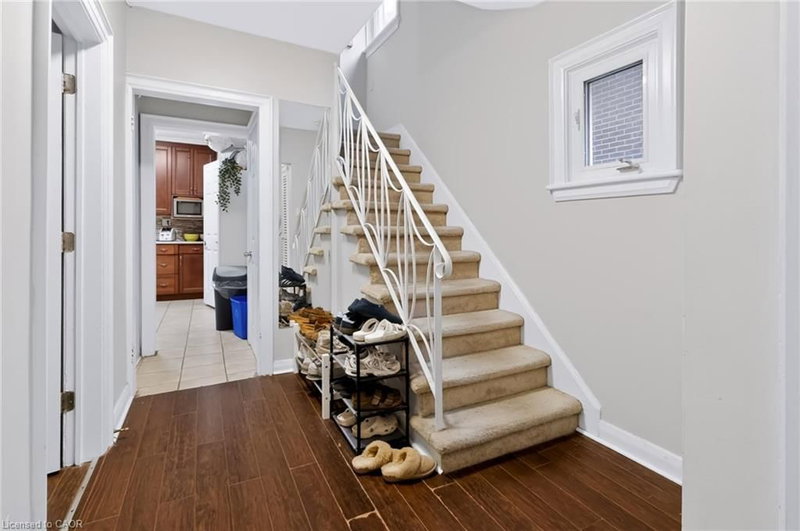 27 Forsyth Avenue S photo 4