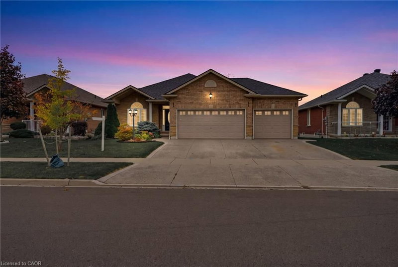 39 Oak Crescent photo 2