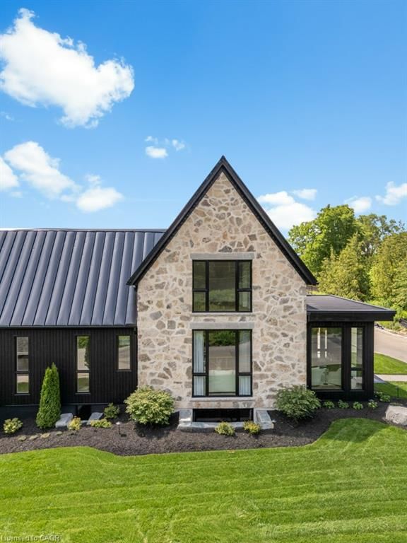 2 Bridlewood Crescent photo 2