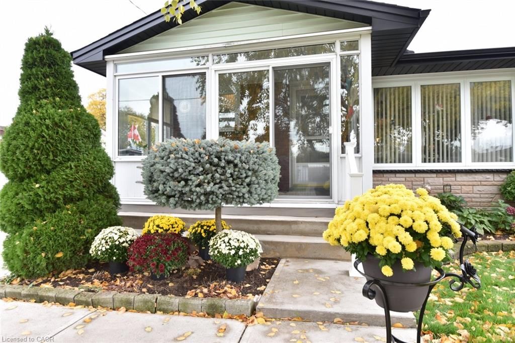 Single Family Residence for sale at 137 Fielding Crescent, Hamilton, ON, L8V 2P7 - Lawfield - MLS: 40872154