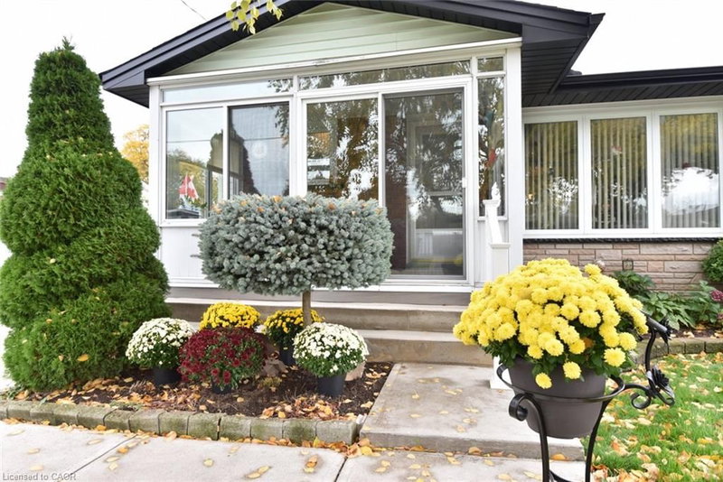 137 Fielding Crescent photo 1