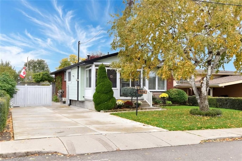 137 Fielding Crescent photo 2