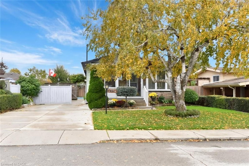 137 Fielding Crescent photo 3