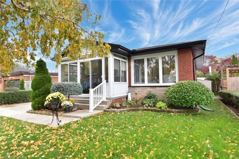 137 Fielding Crescent photo 5