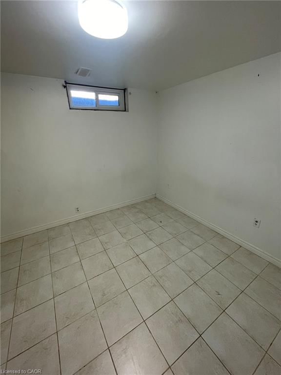 190 Cedarvale Crescent photo 3
