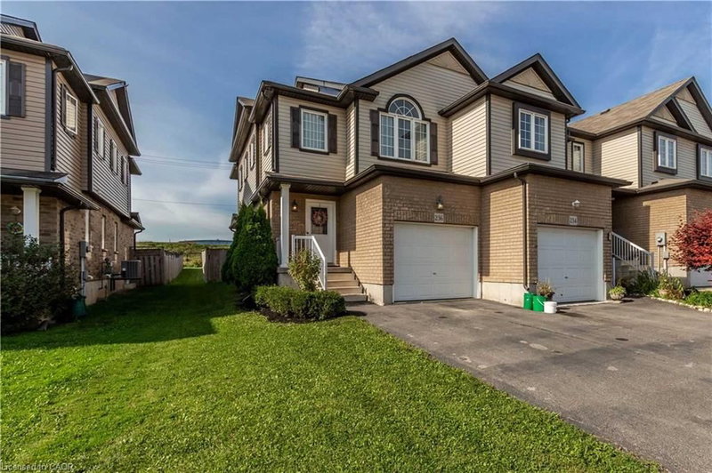 236 Countrystone Crescent photo 3