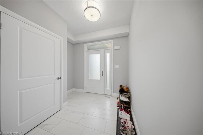 107 Stephenson Way photo 5