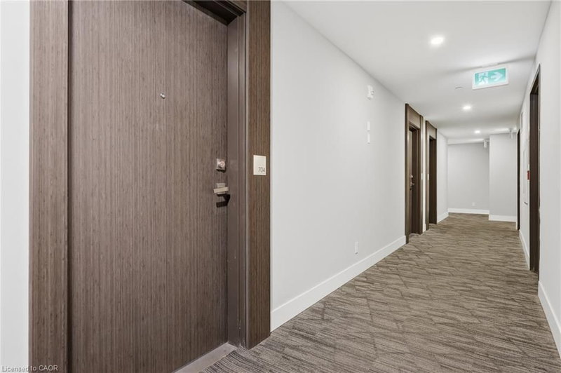 15 Queen Street S photo 4