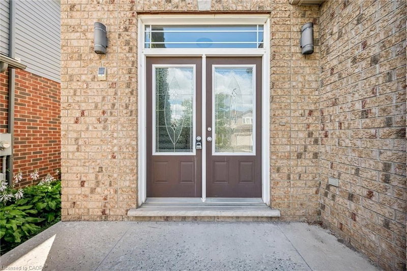 909 Pebblecreek Court photo 4
