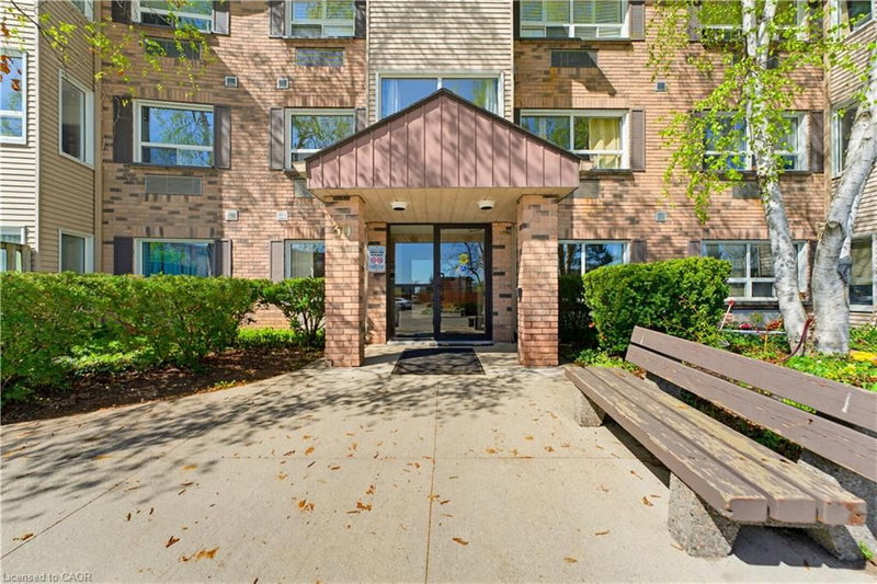 30 Hugo Crescent photo 3