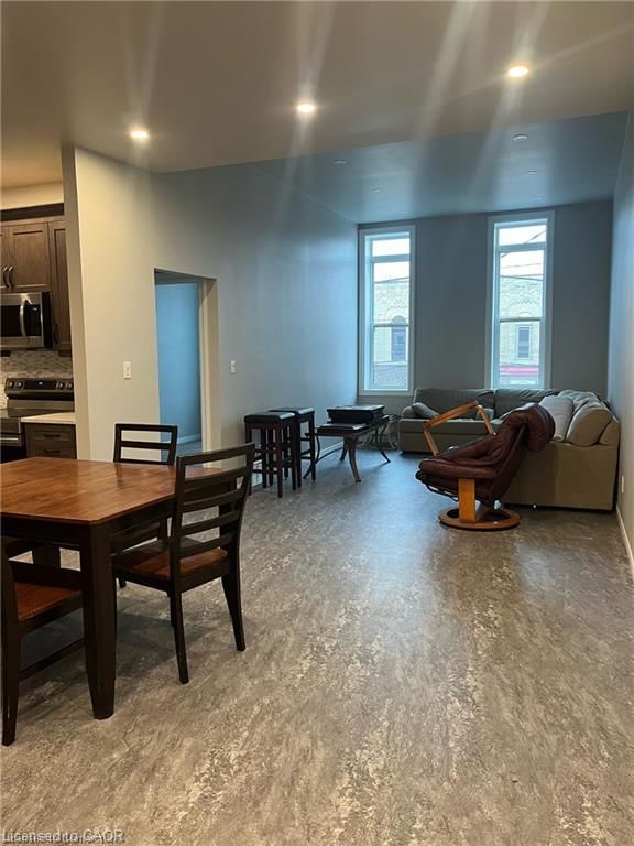 453 Turnberry Street photo 4