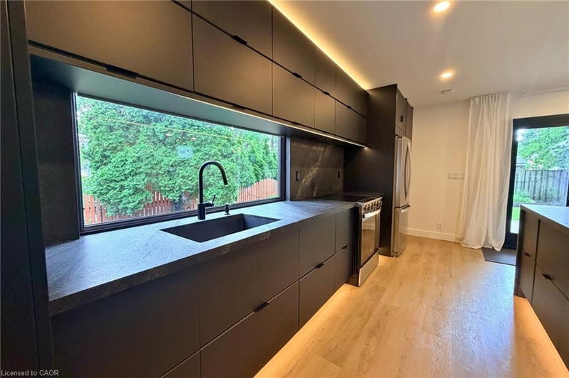 42 1/2 Strathcona Avenue photo 4