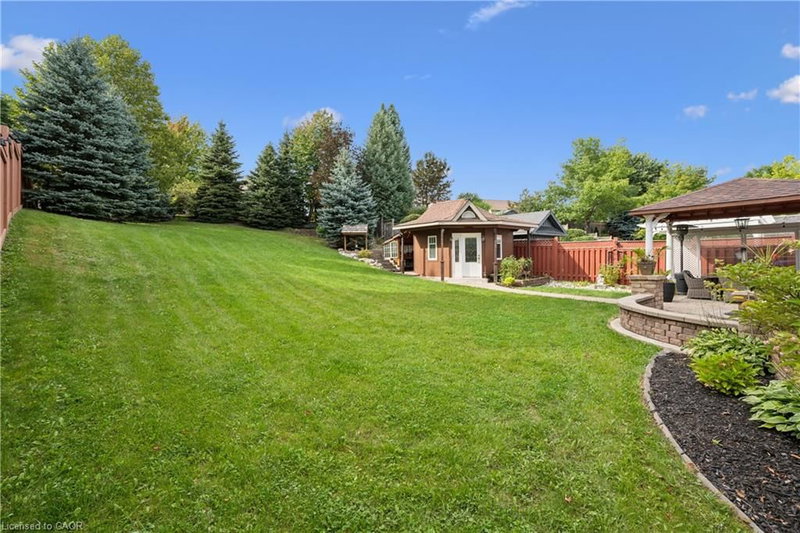 26 Frasson Drive photo 3