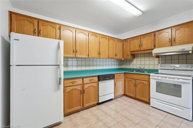 21 East Avenue S photo 3