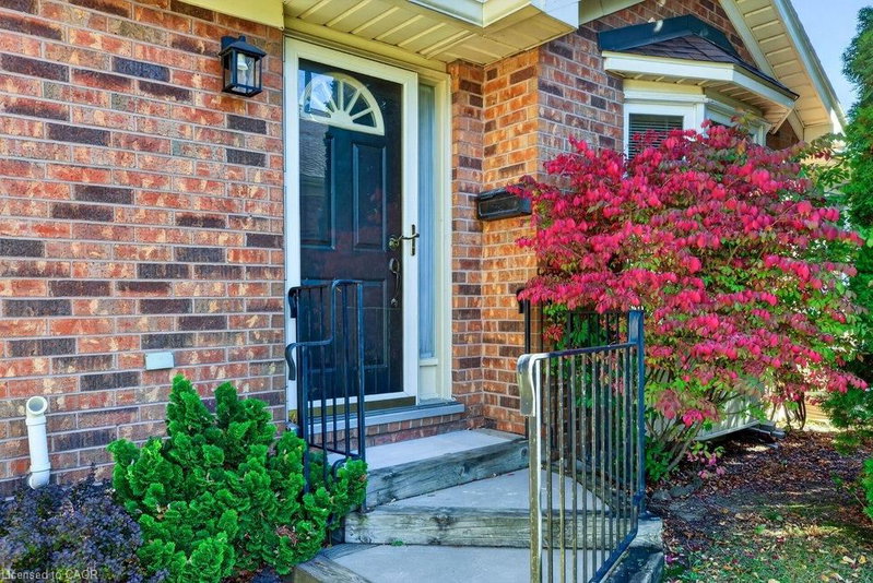 141 Welland Vale Road photo 4