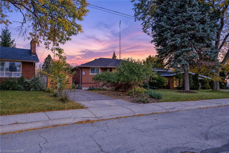 6 Sandringham Avenue photo 1