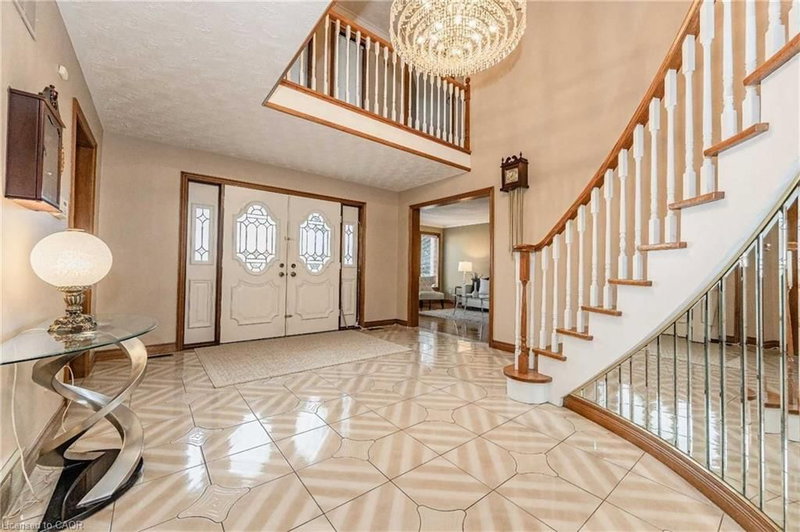 28 Walnut Drive photo 3