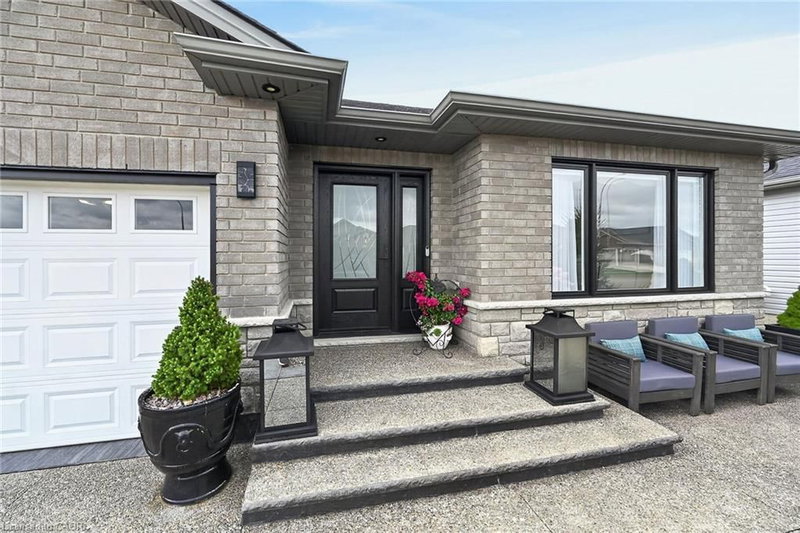 18 Linda Crescent photo 4