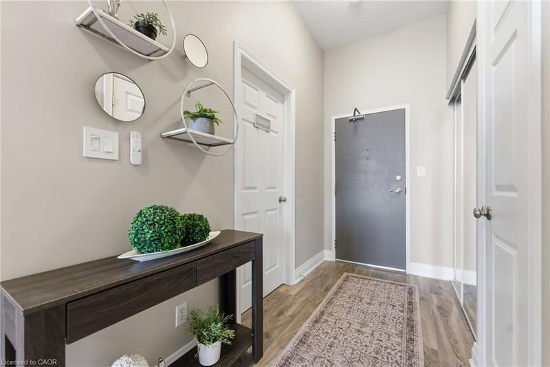 322 - 262 Dundas Street E