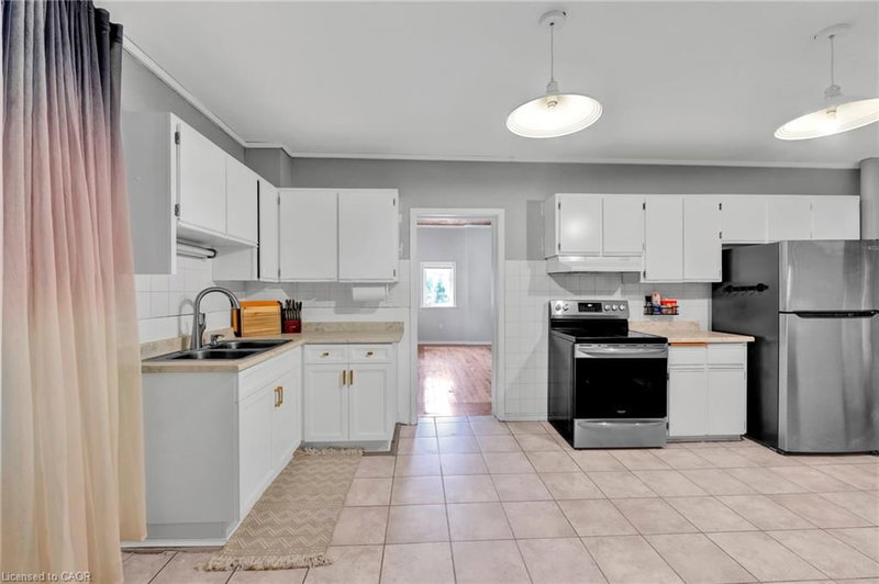 318 Simcoe Street