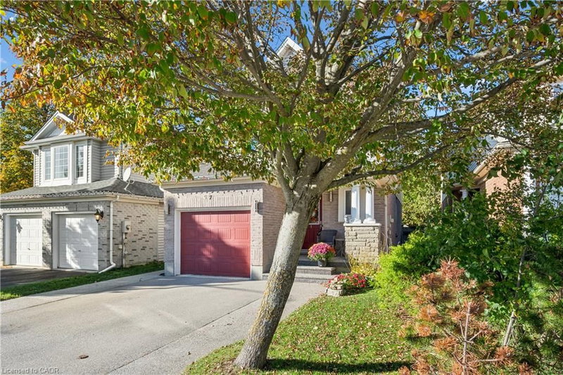 7 Kroeger Crescent photo 2