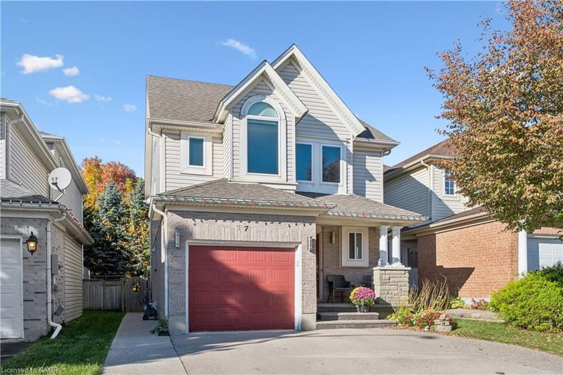 7 Kroeger Crescent photo 3