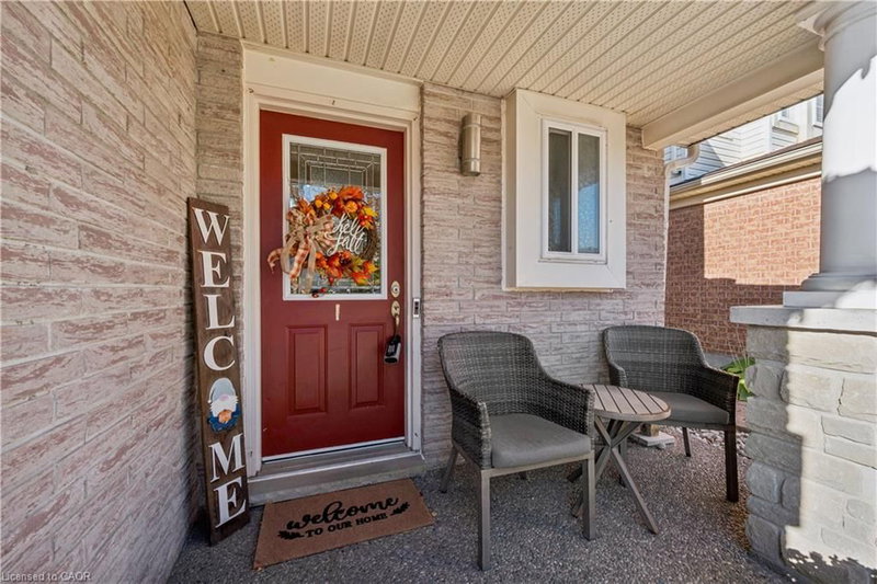 7 Kroeger Crescent photo 4