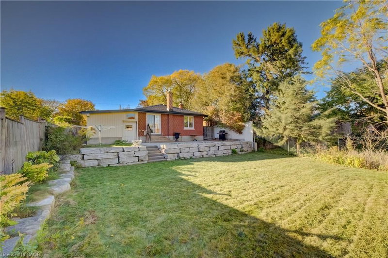 108 Plymouth Road photo 3
