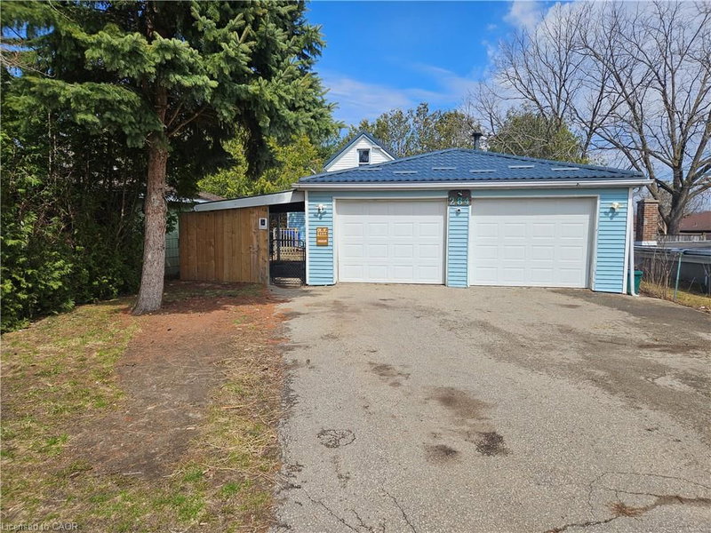 284 Lawrence Avenue photo 1