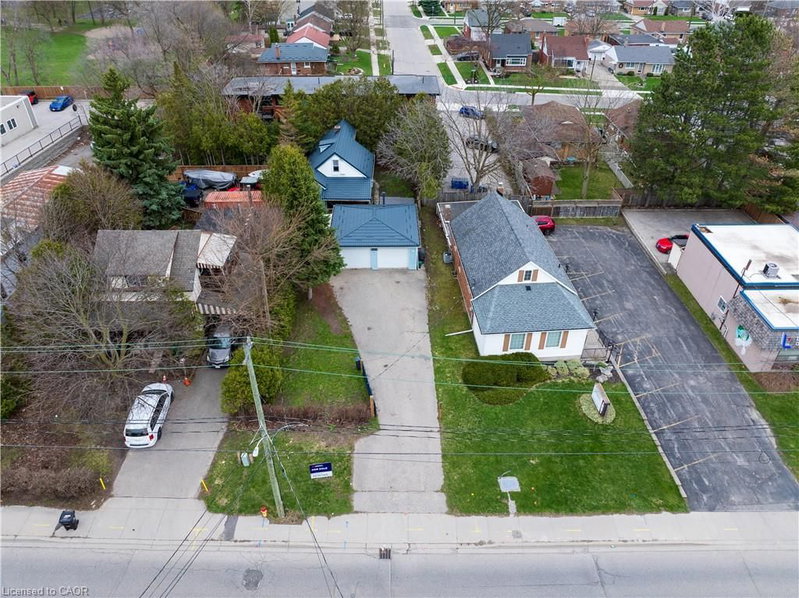 284 Lawrence Avenue photo 2