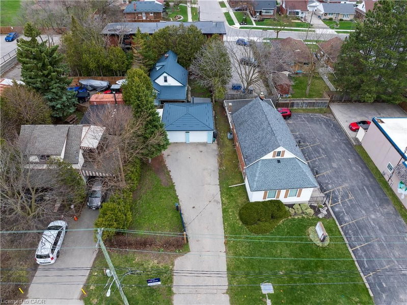 284 Lawrence Avenue photo 3