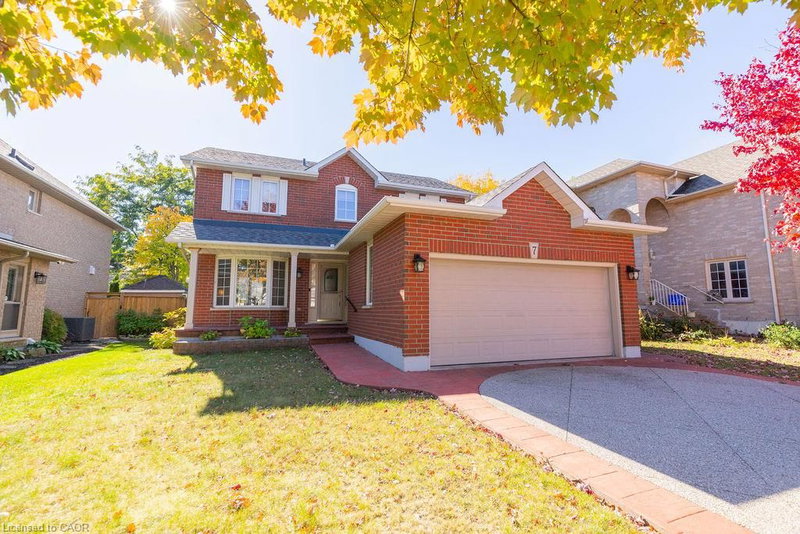 7 Falconridge Drive photo 3
