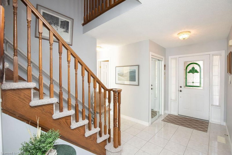 7 Falconridge Drive photo 4