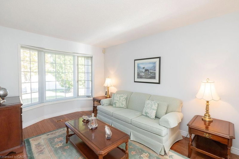 7 Falconridge Drive photo 5