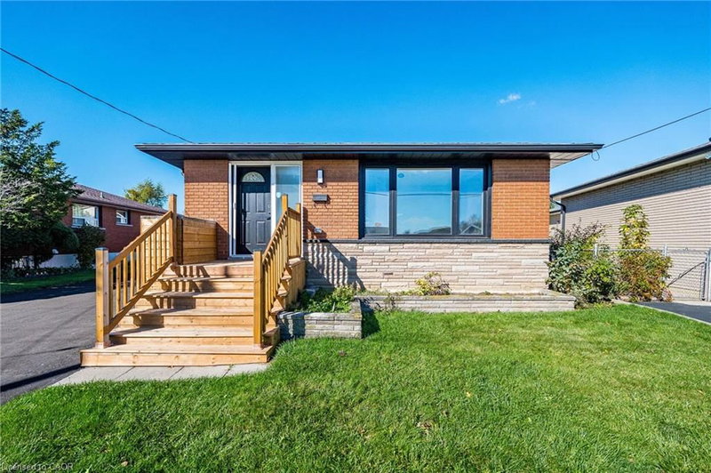 135 Nugent Drive photo 3