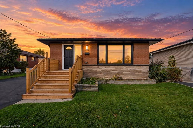 135 Nugent Drive photo 4