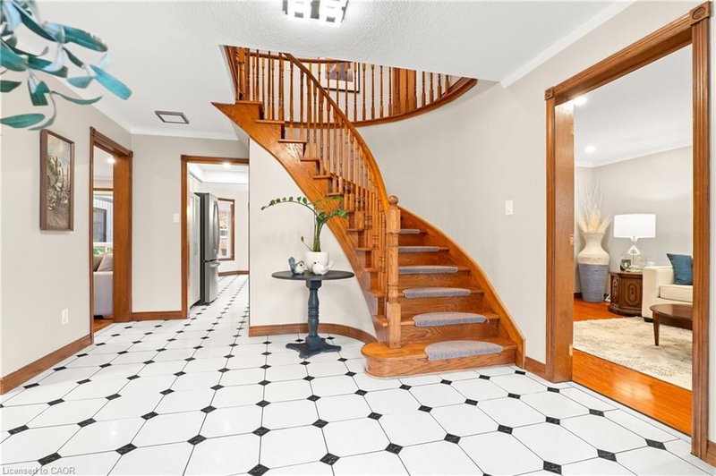 98 Wallace Drive photo 2