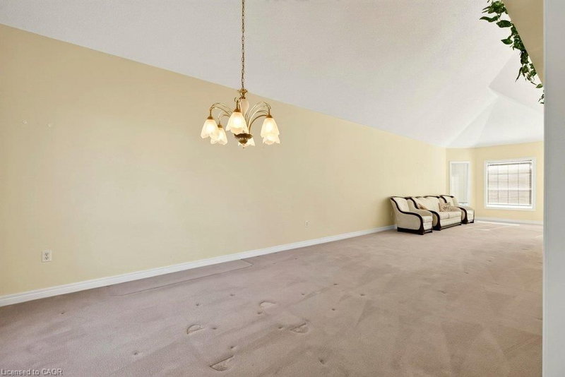 13 Chianti Crescent photo 5