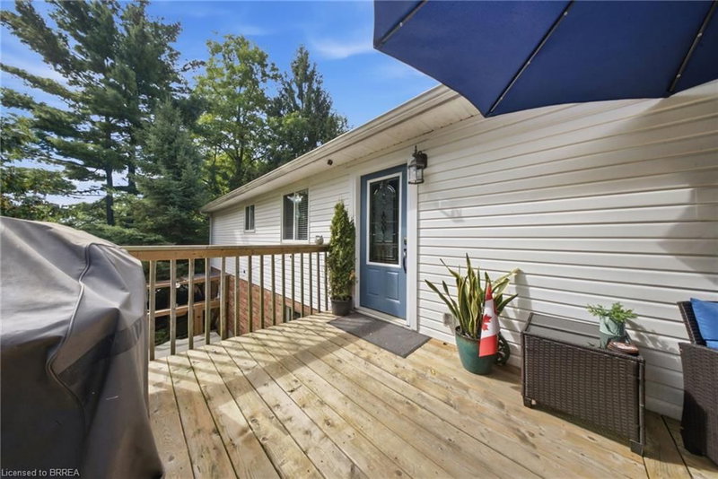 11 Dundas Street W photo 5