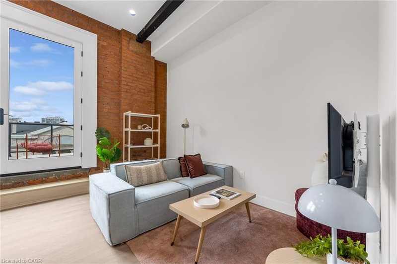 56 York Boulevard photo 2