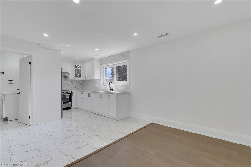 581 Lancaster Street W photo 5