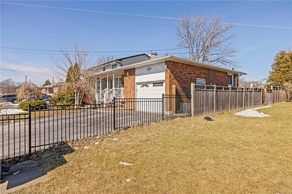 Single Family Residence for sale at 490 Queen Victoria Drive, Hamilton, ON, L8W 1G9 - Quinndale - MLS: 40873271