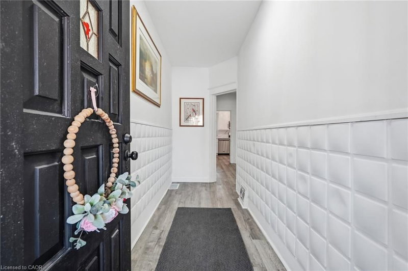 26 Sherman Avenue N photo 3
