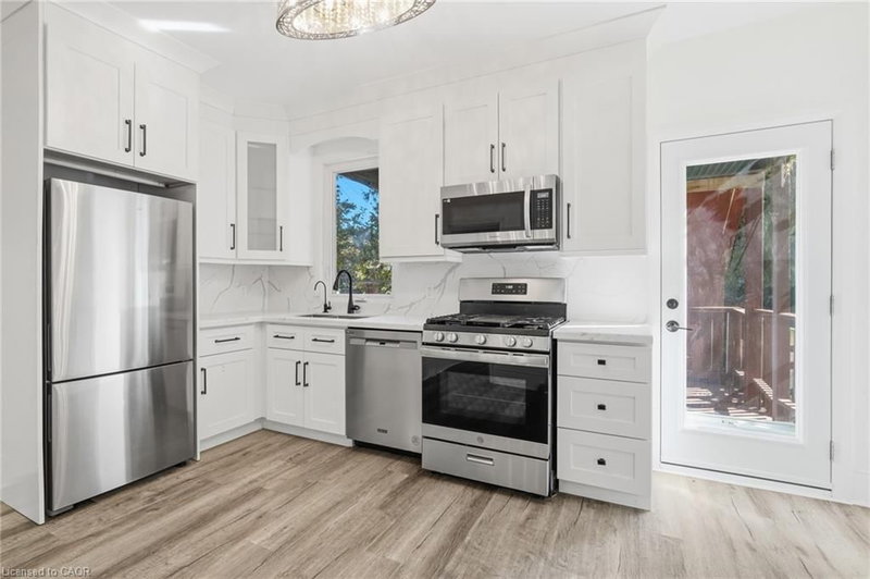 26 Sherman Avenue N photo 5