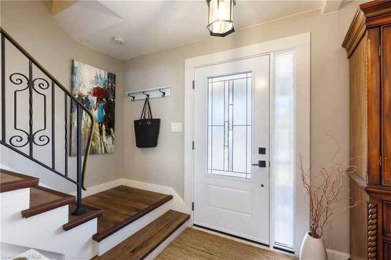1323 Queen's Boulevard photo 4