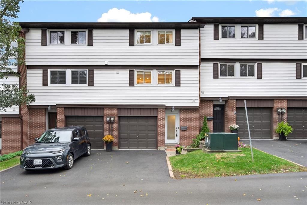 Row/Townhouse for sale at 7 Briar Lane, Dundas, ON, L9H 6E8 - Governor - MLS: 40873435